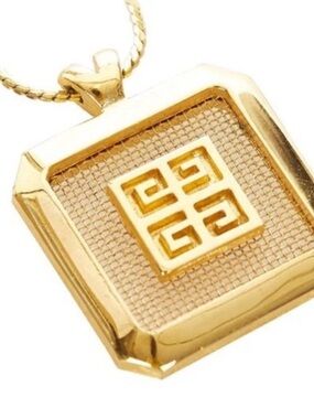 RARE Vintage 1980 Givenchy Gold Plated Square 4G In Mesh Pendant Chain Necklace
